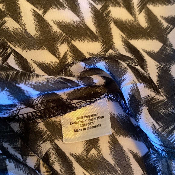 Light and flowy cinch waist top - Picture 6 of 6